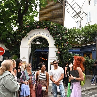Montmartre Walking Tour with Secret Tales, Views & Croissant 2