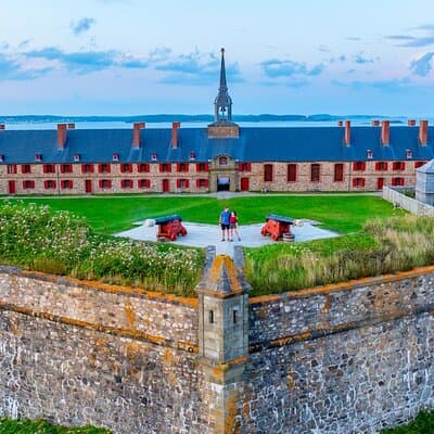 Louisbourg Fortress, Lighthouse and Cliffside Adventure