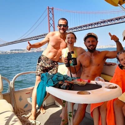 Lisbon Sunset Experience: Cruise, Wine and Live Music by the Capt 4