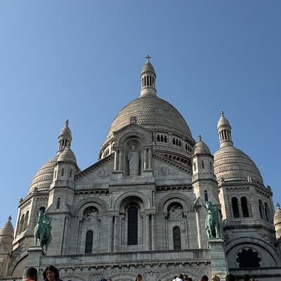 Montmartre and Sacré Coeur with Moulin Rouge Outdoor Tour