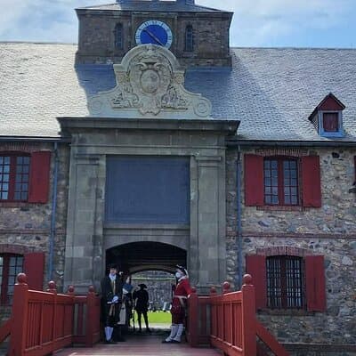 Louisbourg Fortress, Lighthouse and Cliffside Adventure 4