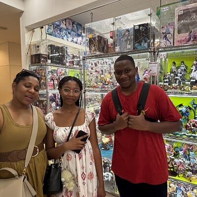 Explore Maidreamin Akihabara Walking Tour 5