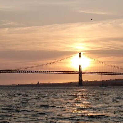 Private Sunset Sailboat Experience in Lisbon 4