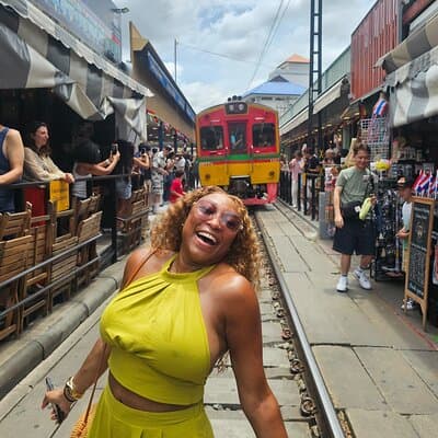 Floating Market & Train Market Private Tour(Premium Service)