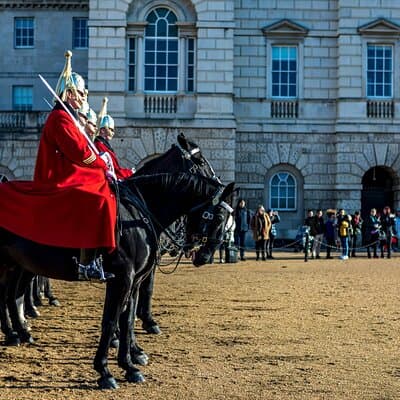 Changing of the Guard Walking Tour in London 4