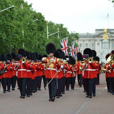 Changing of the Guard Walking Tour in London 5
