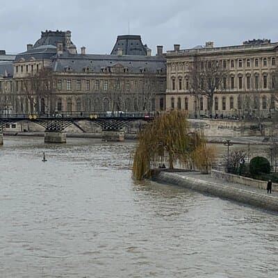 History Walking Tour at Paris along the Seine 5