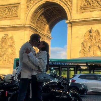Paris: Shoot a Vertical Video on a Sidecar with a Pro Filmmaker 4