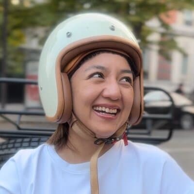 Paris: Shoot a Vertical Video on a Sidecar with a Pro Filmmaker 5