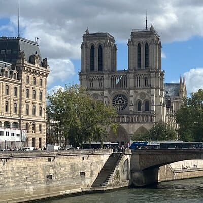History Walking Tour at Paris along the Seine