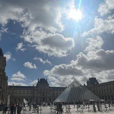 History Walking Tour at Paris along the Seine 4