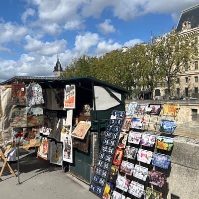 History Walking Tour at Paris along the Seine 2