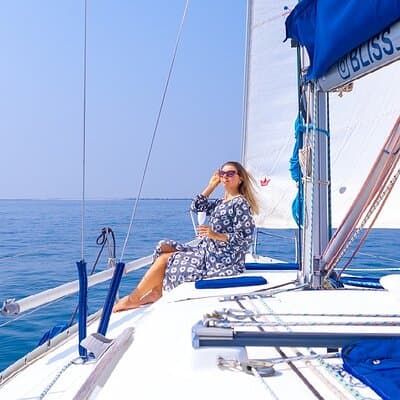 2-hours Sailing Yacht Tour in Dubai