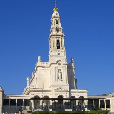 Lisbon: Sanctuary Fátima & Little Shepperd Town Guide Tour