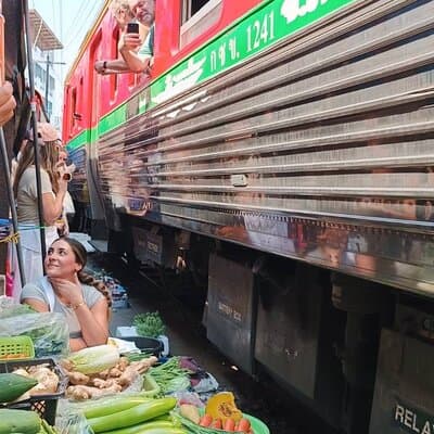 Private Floating & Train Market + CAVE + Giant Shadow PUPPET 4