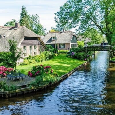 Giethoorn Luxury Private Bus Tour + Zaanse Schans (7 guests)