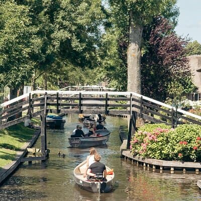 Giethoorn Luxury Private Bus Tour + Zaanse Schans (7 guests) 2