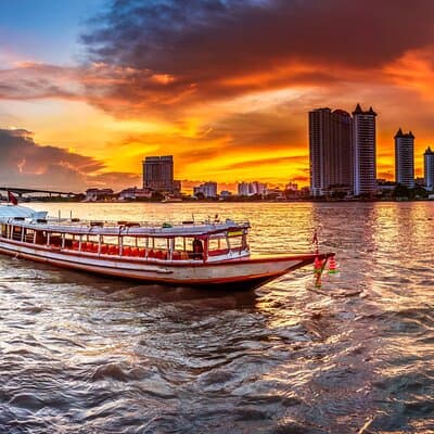Bangkok: Night Bike Tour with Temples & Flower Market Visit 2