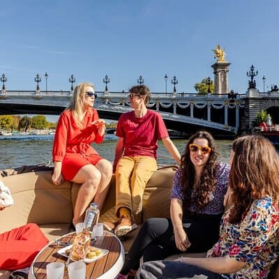 2-6 pax Private River Boat Tour in Paris with Rosé and Macarons 2