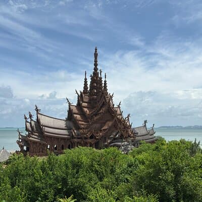 Private Transfer Between Bangkok and Pattaya by Comfortable SUV 5