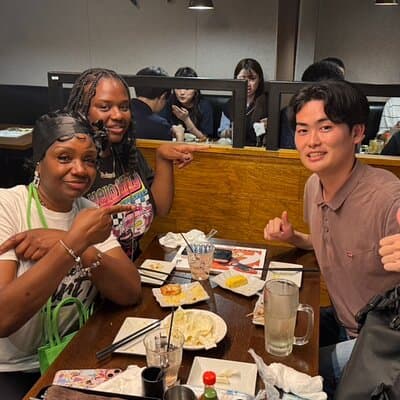 Tokyo: Private Shinjuku Bar Crawl Tour -3 Drinks & Local foods- 3