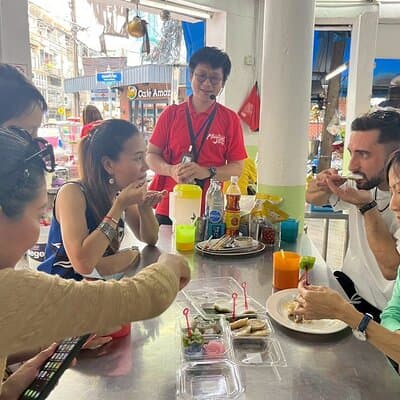 Bang Rak Backstreets: Local Bites & Culture Walking Tour