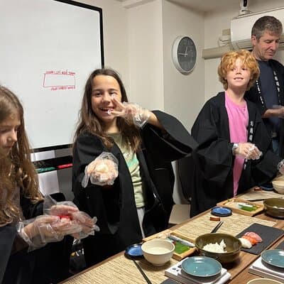 Mochi Pounding and Sushi Making Experience in Tokyo 3