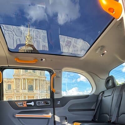 Paris Private Tour in a Classic Electric London Cab 4