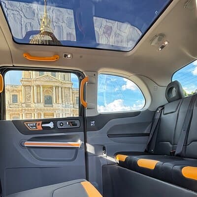 Paris Private Tour in a Classic Electric London Cab 5