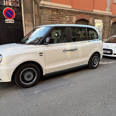 Paris Private Tour in a Classic Electric London Cab 3