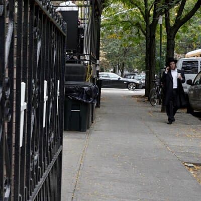 Hassidic Williamsburg: A Self-Guided Audio Tour in Brooklyn 3