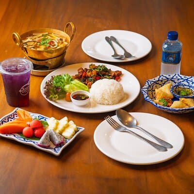 Bangkok: Chao Phraya River Boat Cruise with Thai Meal Option 4