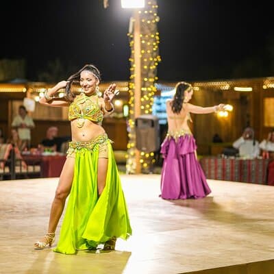 Dubai Tour and Desert Safari: Sand Boarding & BBQ Dinner Combo