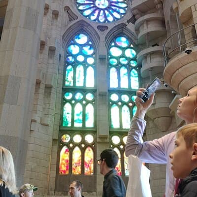 Sagrada Familia & Official Guide Private or Small Group Tour 2