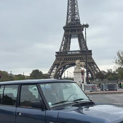 Like a Queen in Paris private tour in Range Rover classic