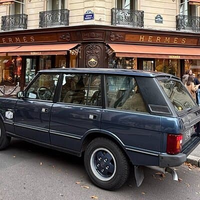 Like a Queen in Paris private tour in Range Rover classic 2