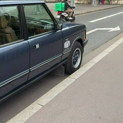 Like a Queen in Paris private tour in Range Rover classic 3
