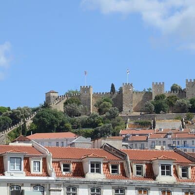 Lisbon : Private St George Castle w/tkts + Walking Tour Alfama 3