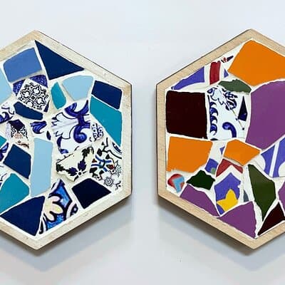 Guided Mosaic Class in Barcelona - Gaudi Hexagonal Shape Tile 1h.