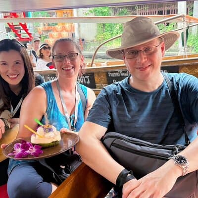 Private Tour to Railway and Floating Markets with Simple Brunch
