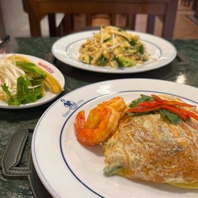 Bangkok Michelin Food Tour (3 Stops+8 tastings) by TukTuk & Walk 2