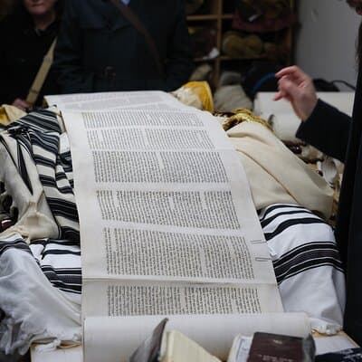 Hasidic Brooklyn Walking Tour – Inside the Community with a Local 5