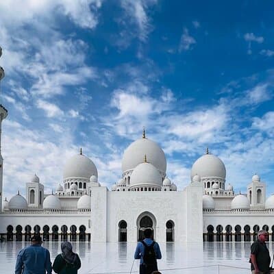 Abu Dhabi Full-Day City Tour in a Small Group with Expert Guide