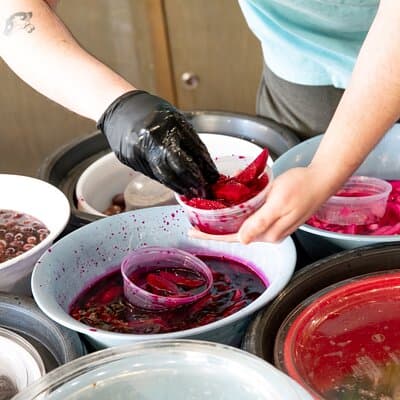 Lower East Side Food and History Tour with 4 Delis & Museum Entry