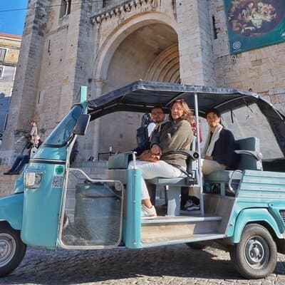 Old Lisbon: Guided Tour (Polaroid Pictures & Treats) 2