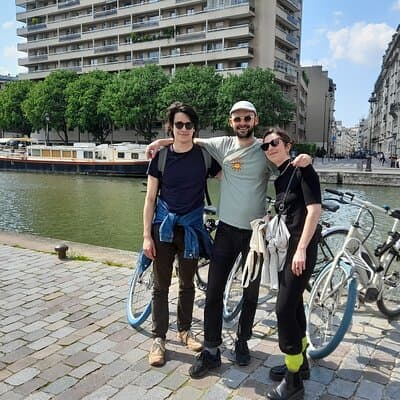 Cycling along the Canal Saint-Martin 5