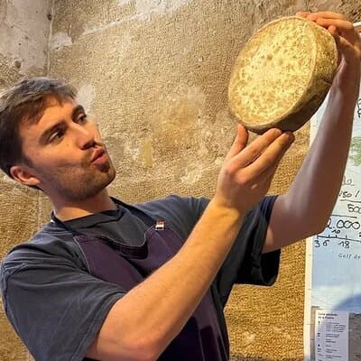 Cheese & Wine Tasting in Montmartre with a Local Cheesemonger