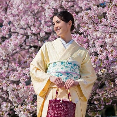 Tokyo: Kimono Rental inside Shinjuku Gyoen National Garden
