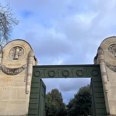 Paris: Père Lachaise Cemetery Guided Walking Tour 2
