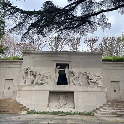 Paris: Père Lachaise Cemetery Guided Walking Tour